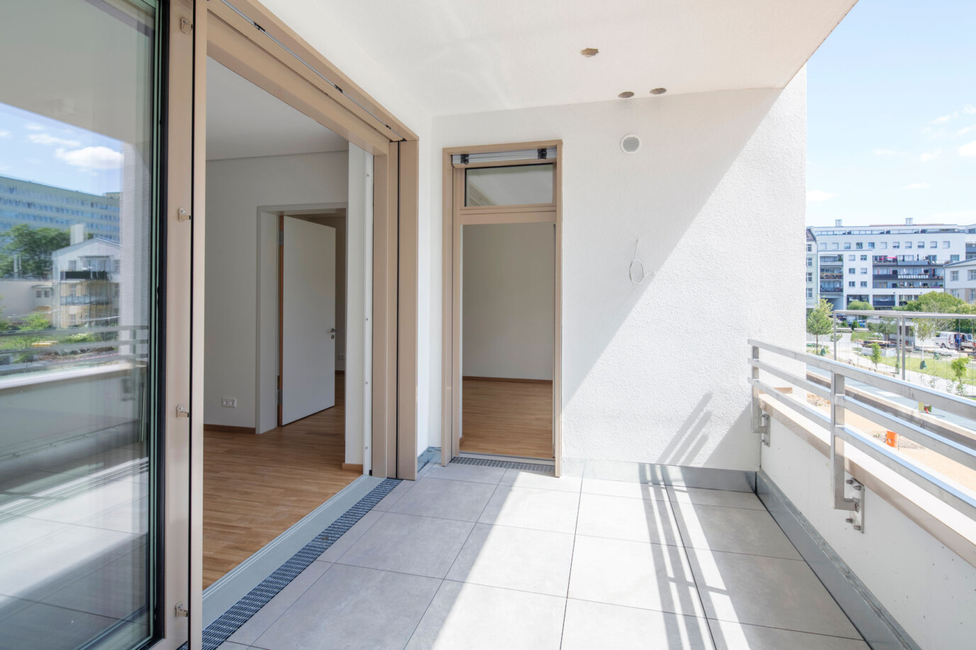 Foto Loggia mit Zugang zu Wohnzimmer und Schlafzimmer